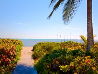 Two Bedroom Beach Vacation Condo in Sanibel Island